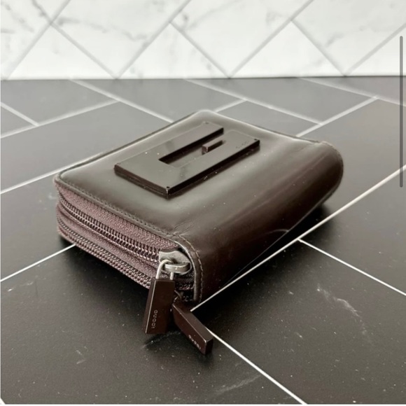 Authentic Vintage Brown Gucci Compact Patent Leather Zip Wallet - Picture 3 of 7